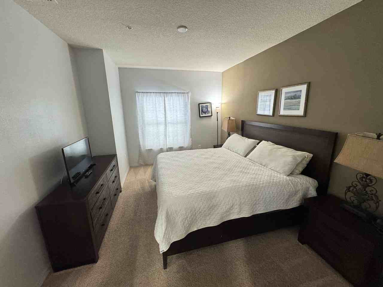 3226 Wish Ave - Photo 7 of 32