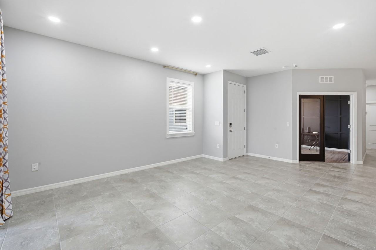 7796 Stonebrook Cir - Photo 5 of 29