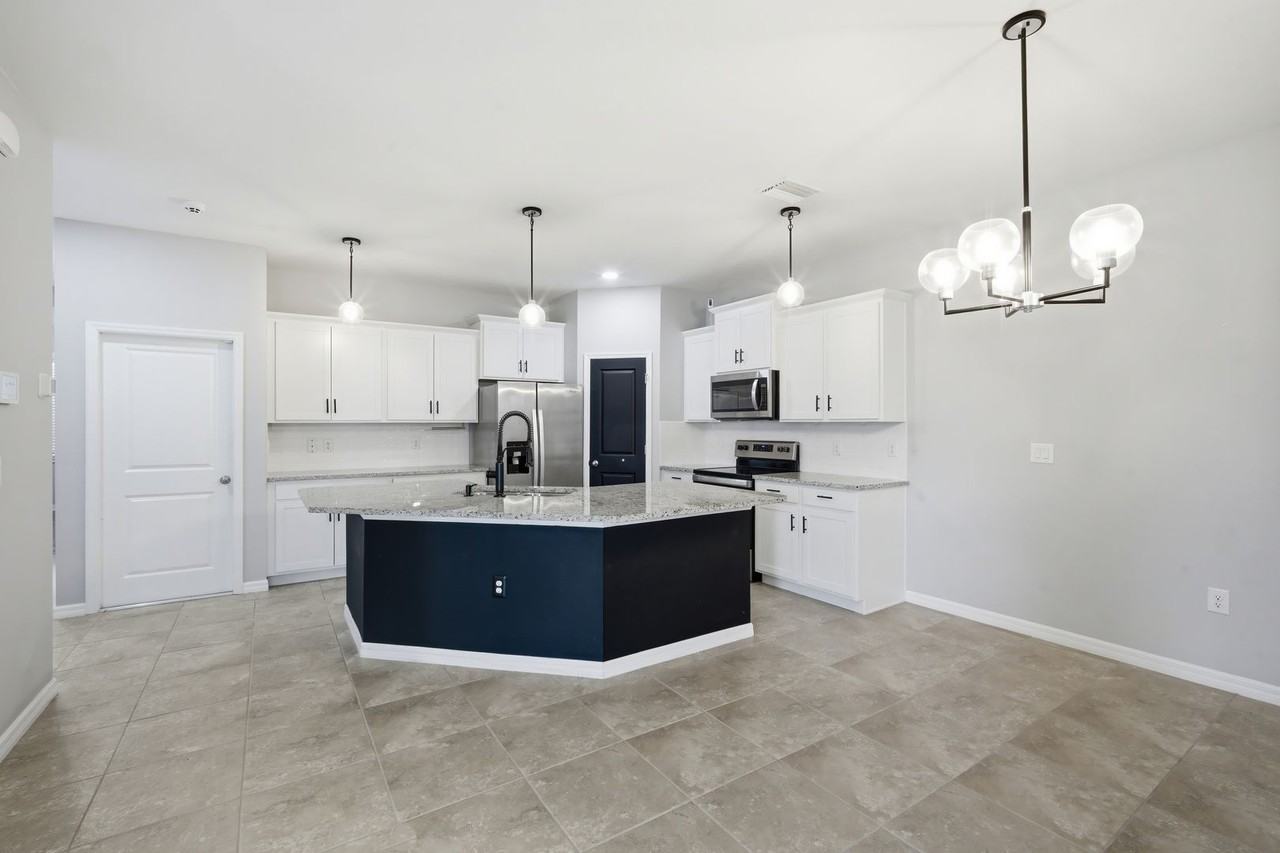 7796 Stonebrook Cir - Photo 7 of 29