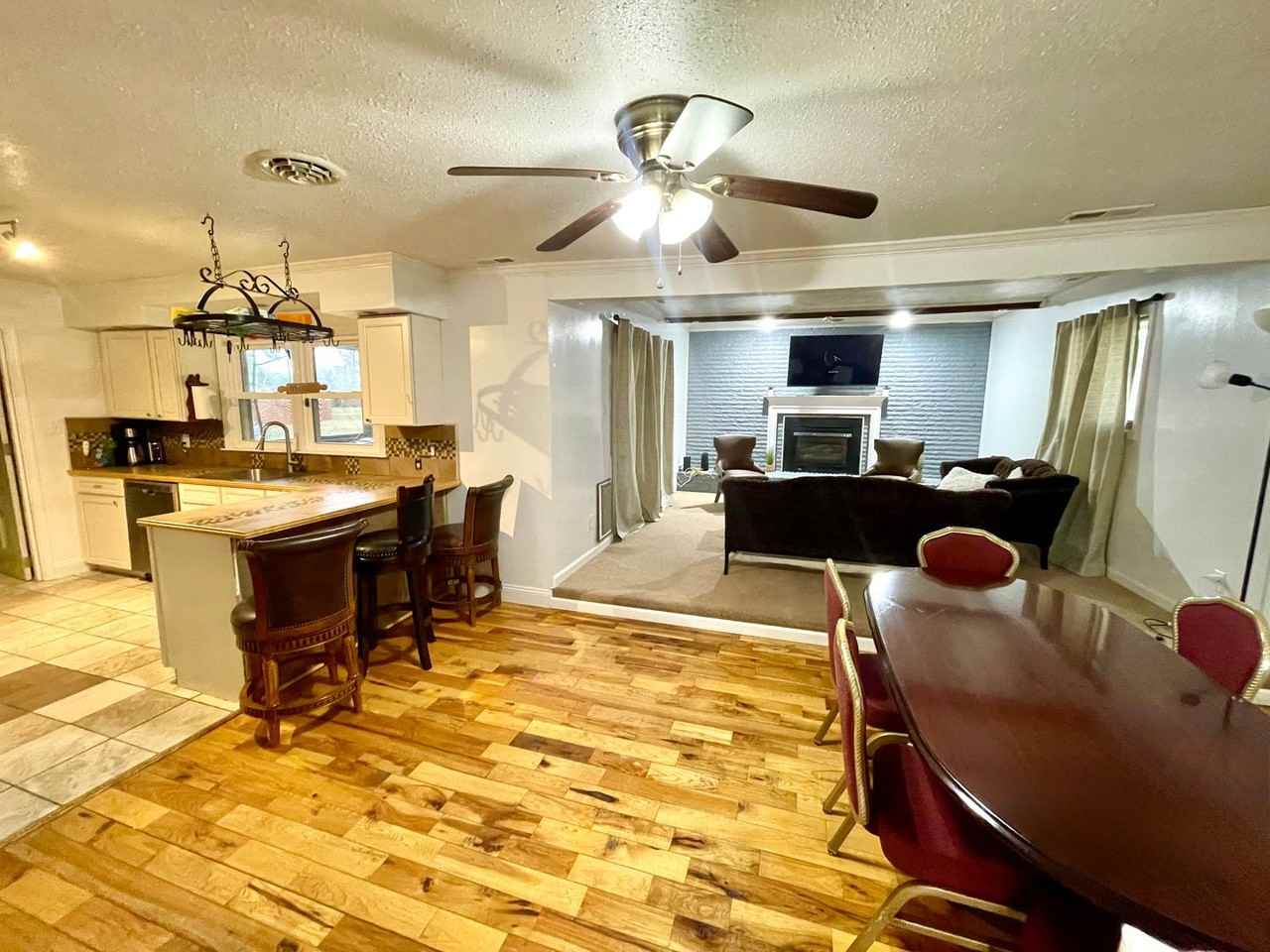 1341 Devonshire Ct - Photo 3 of 18