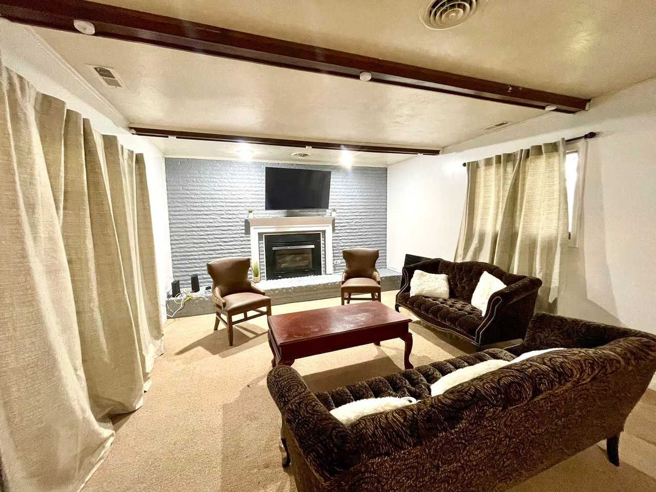 1341 Devonshire Ct - Photo 4 of 18