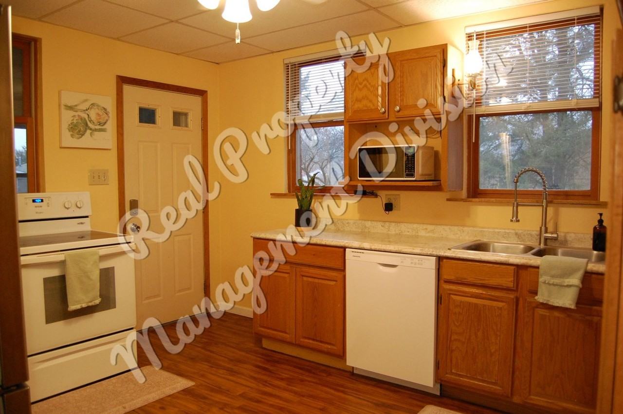 2817 S Park Ave - Photo 3 of 15