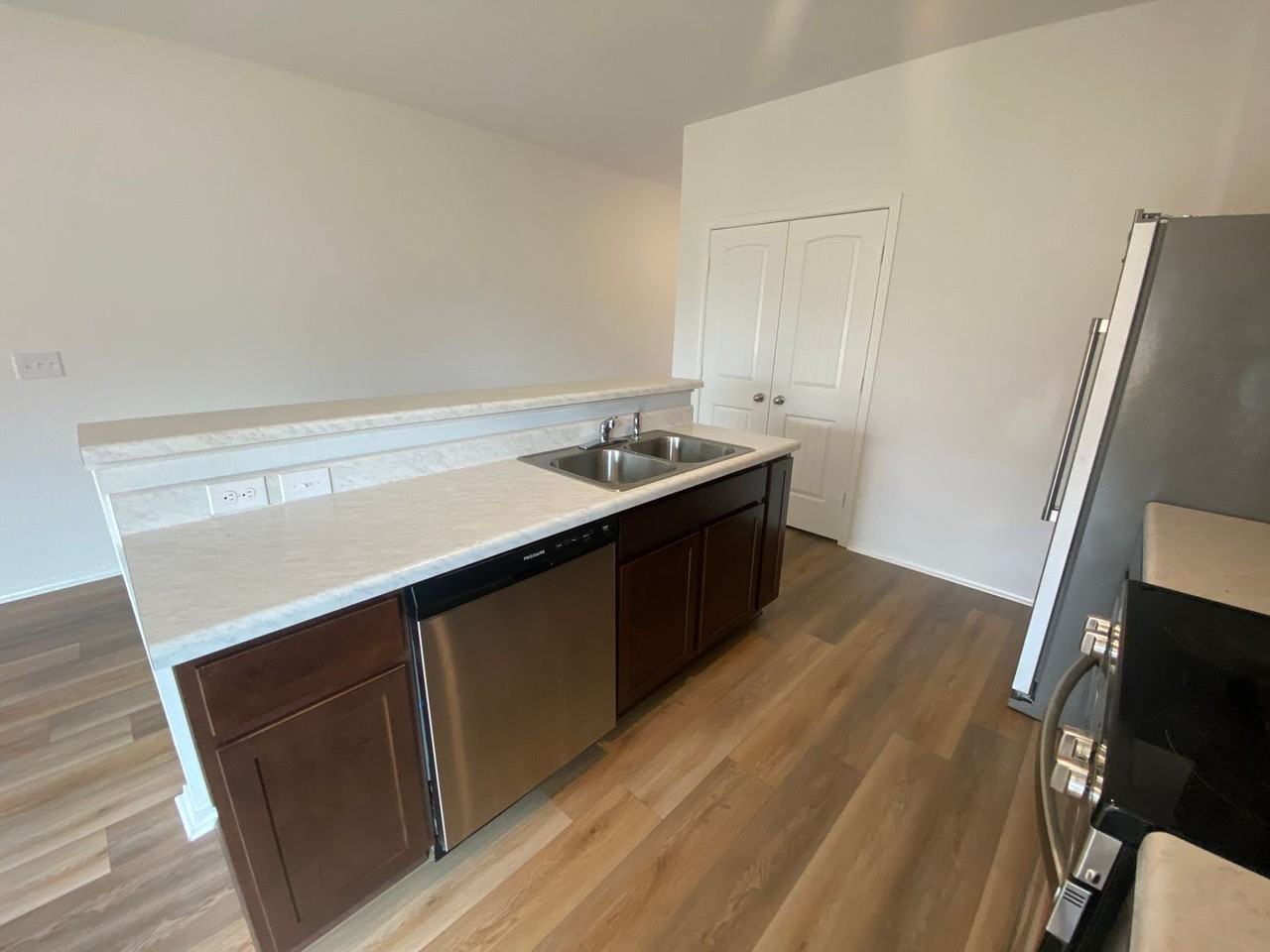 5707 Pope St - Photo 4 of 13