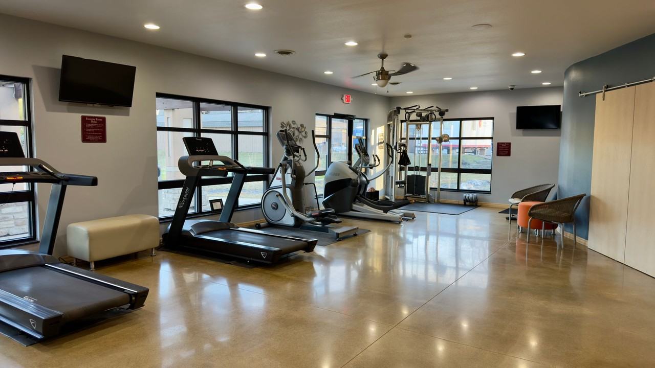 Brentwood Estates Apartments - Photo 2 of 4