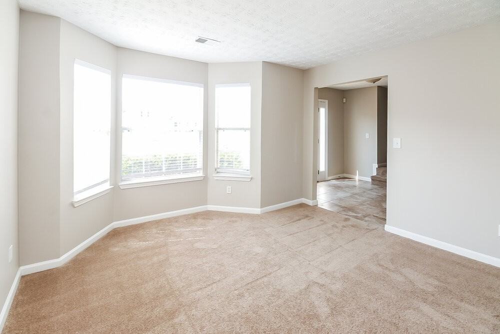 1306 Pebble Beach Ln - Photo 4 of 17