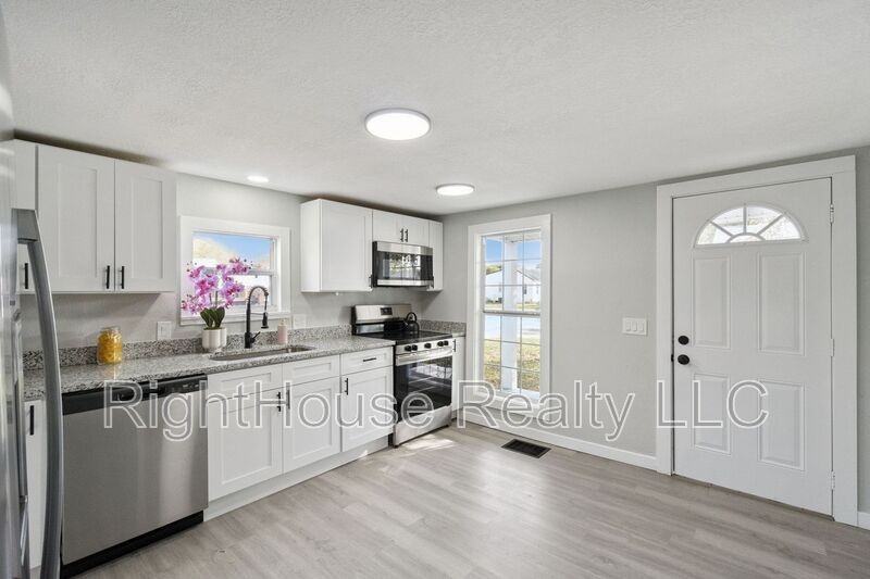 1700 Kentucky Ave - Photo 3 of 20