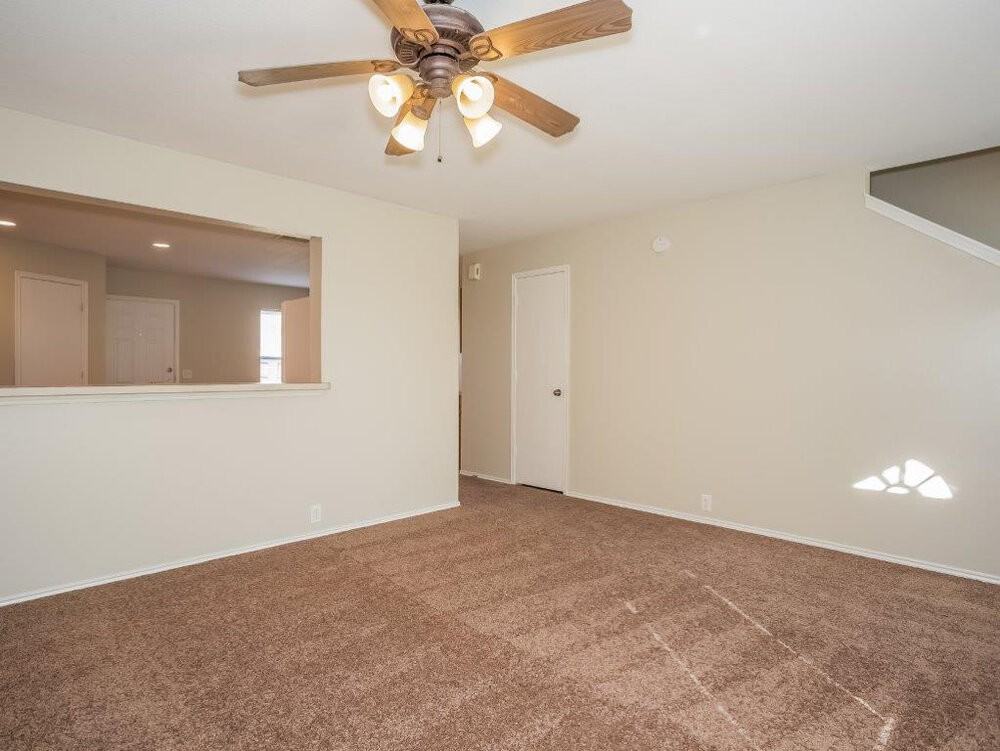 914 Eagles Glide Dr - Photo 4 of 15