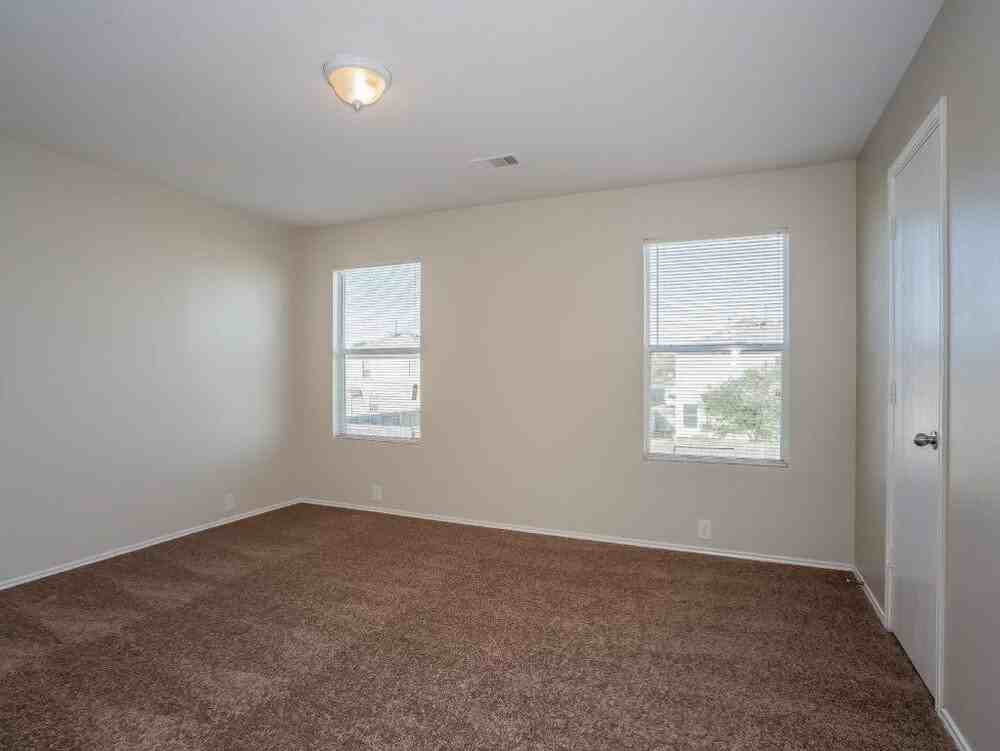 914 Eagles Glide Dr - Photo 7 of 15