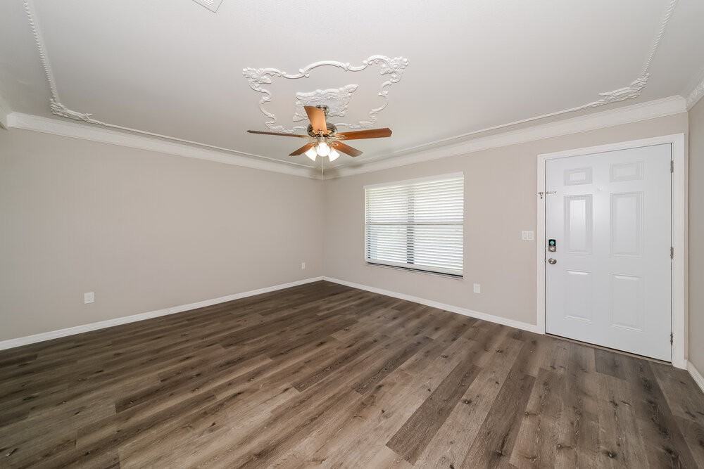 5362 Trekell St - Photo 5 of 19