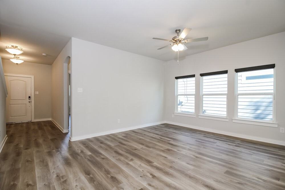 2300 Paxton Way - Photo 4 of 17