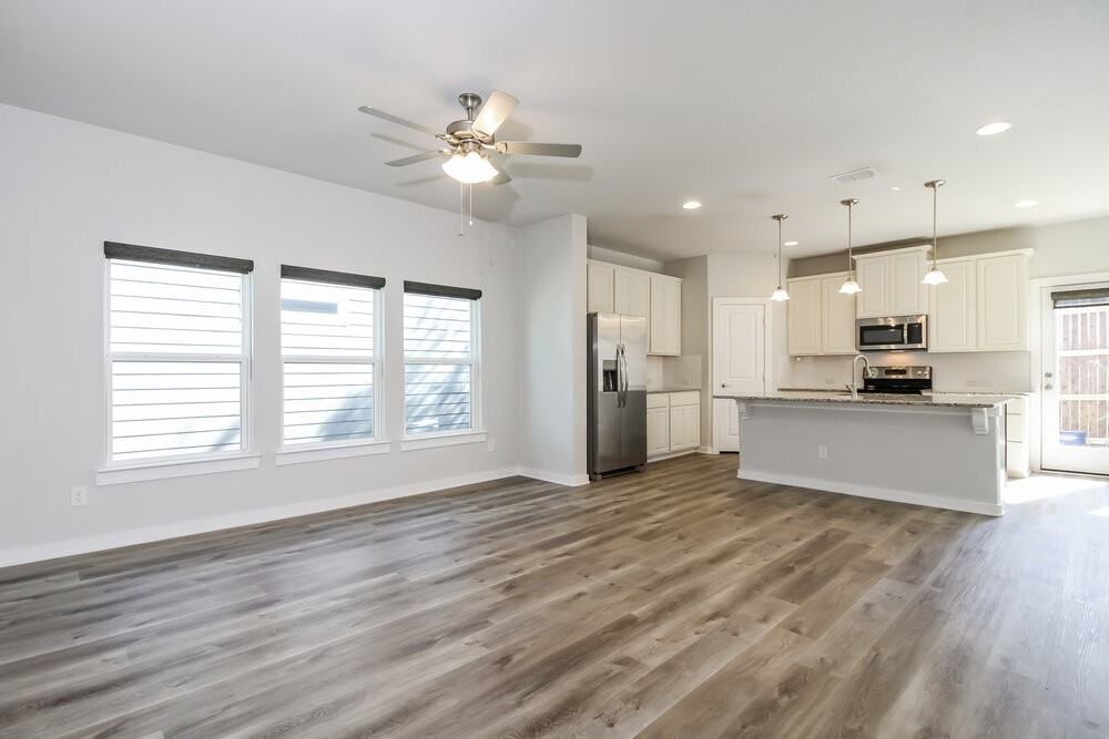 2300 Paxton Way - Photo 5 of 17