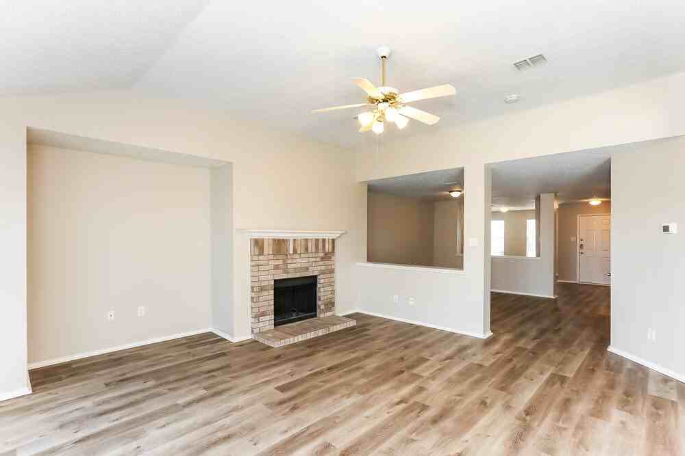 176 Palm Dr - Photo 3 of 19