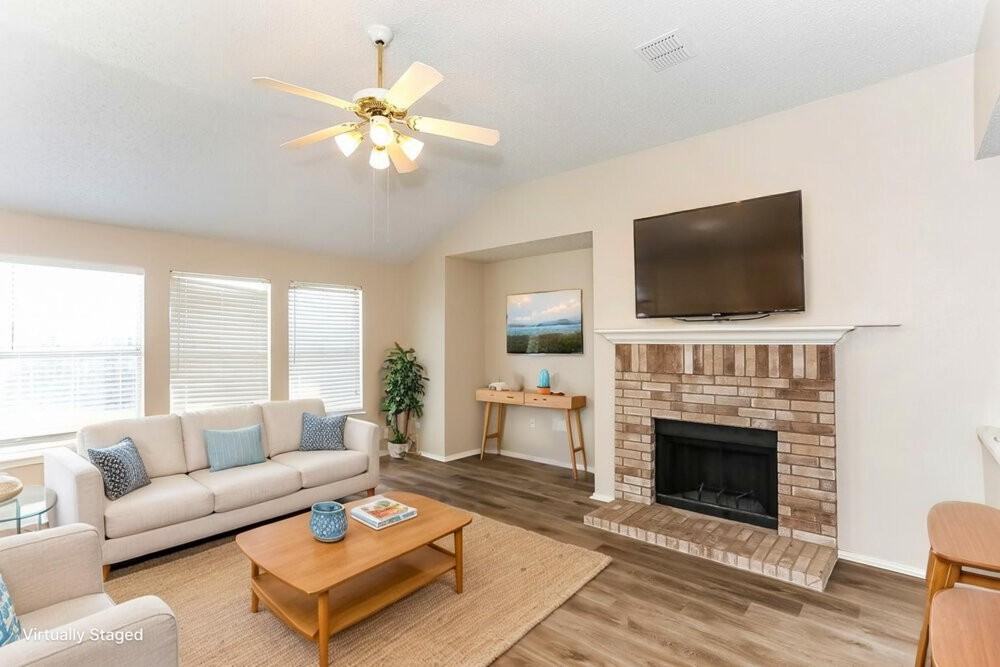 176 Palm Dr - Photo 4 of 19