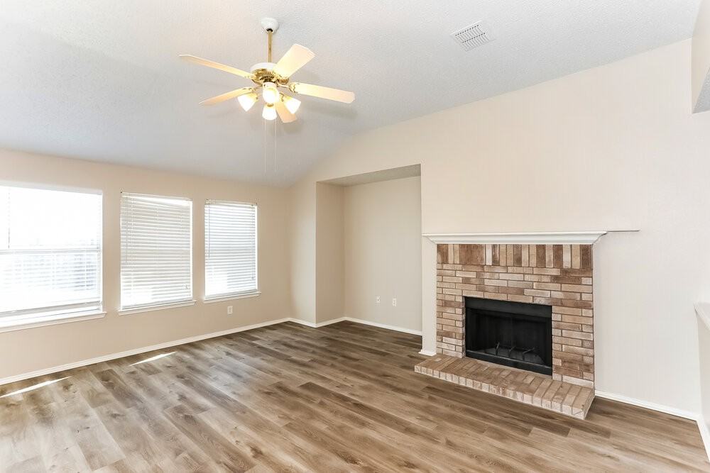 176 Palm Dr - Photo 5 of 19