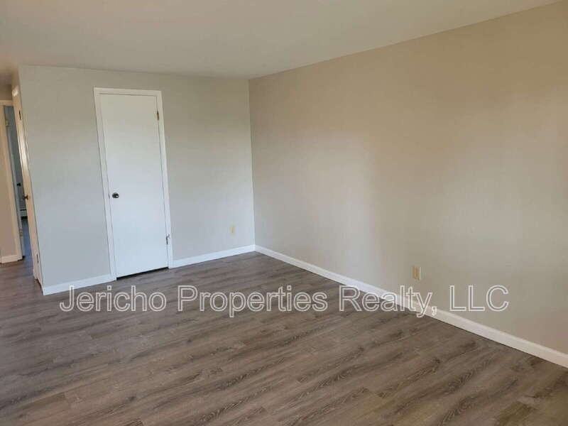 633 Oak St #6 - Photo 3 of 13