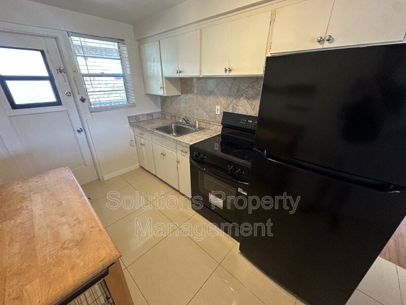 1630 S Atlantic Ave #4 - Photo 5 of 12