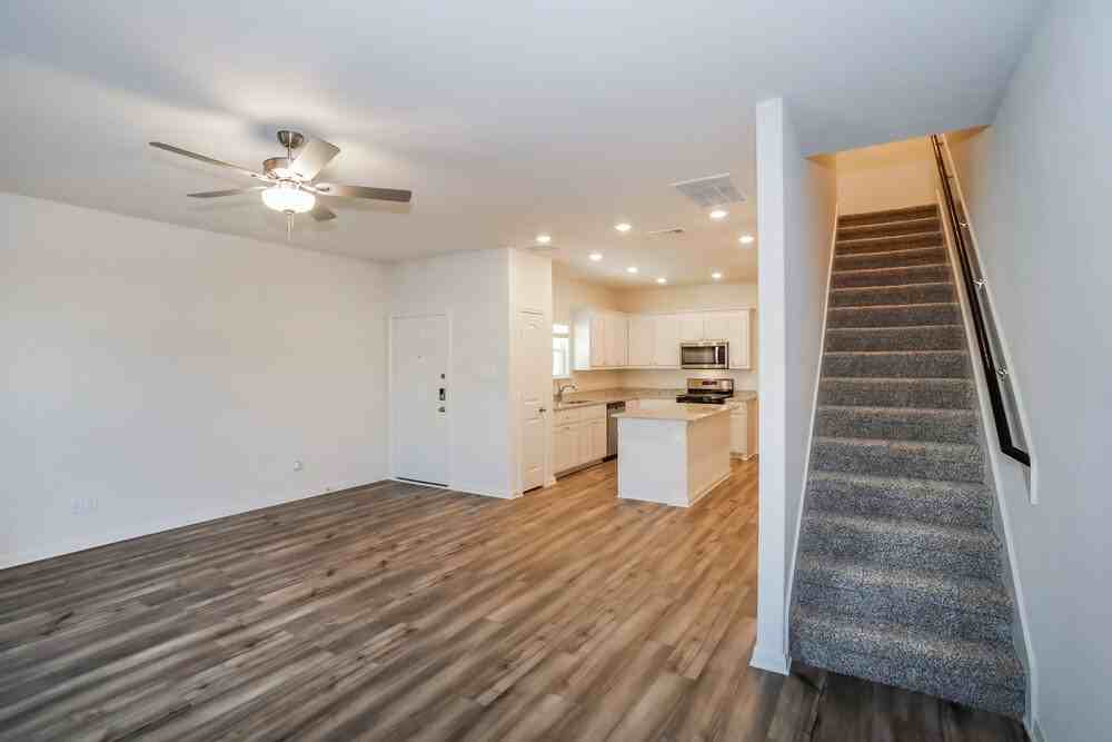 220 Marsh Ln - Photo 6 of 20