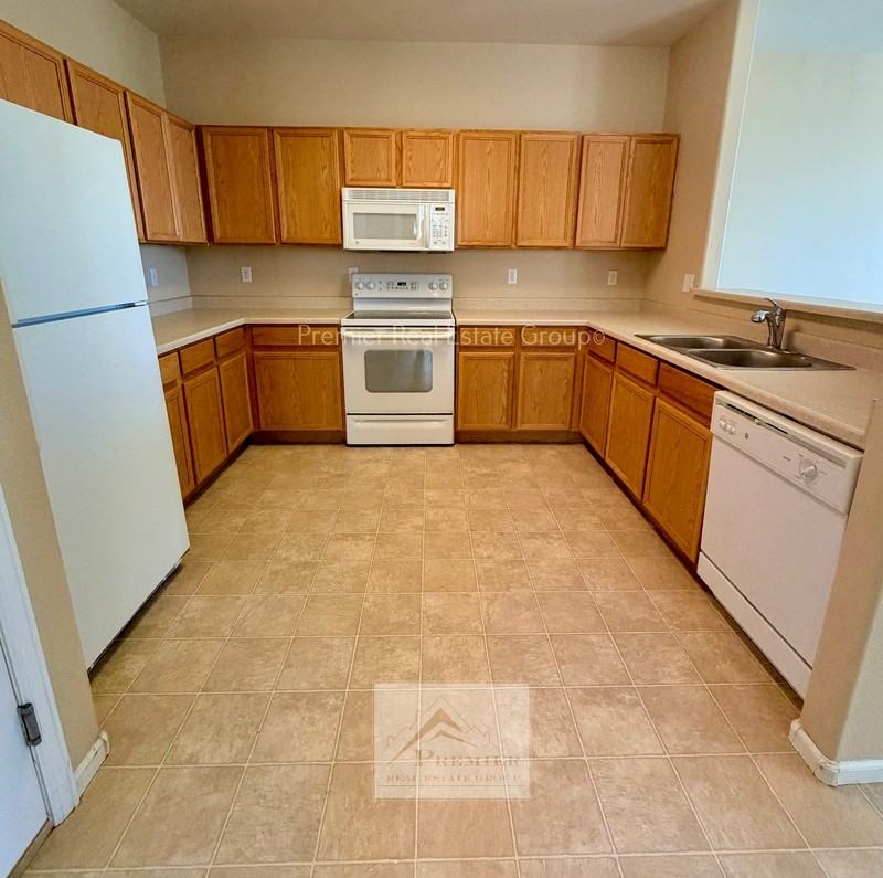 8765 Bamboo Grv - Photo 5 of 17