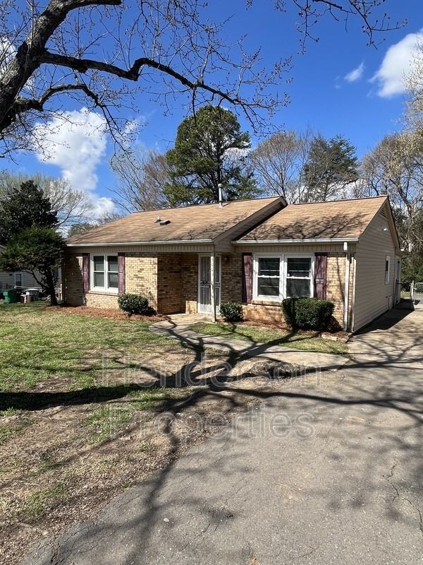 300 W Arrowood Rd - Photo 2 of 10