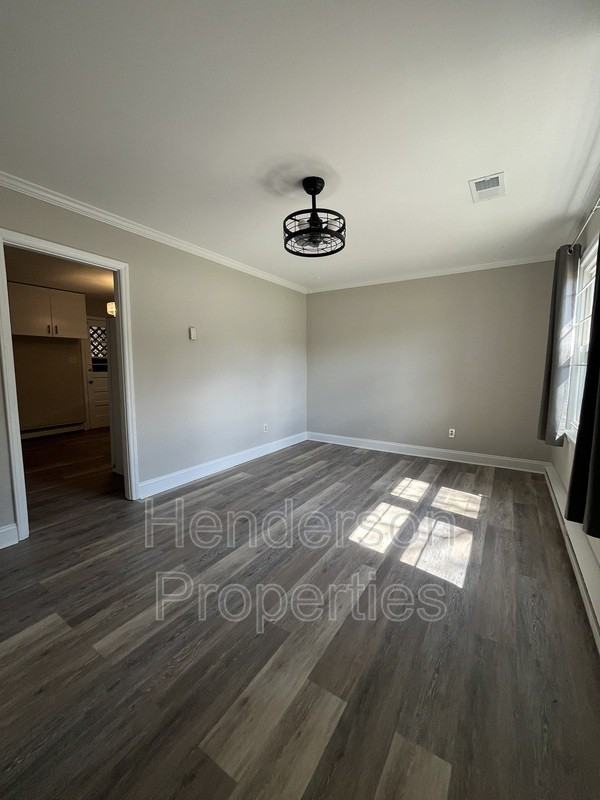 300 W Arrowood Rd - Photo 3 of 10