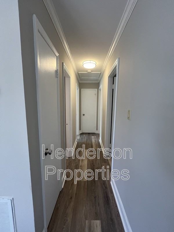 300 W Arrowood Rd - Photo 5 of 10