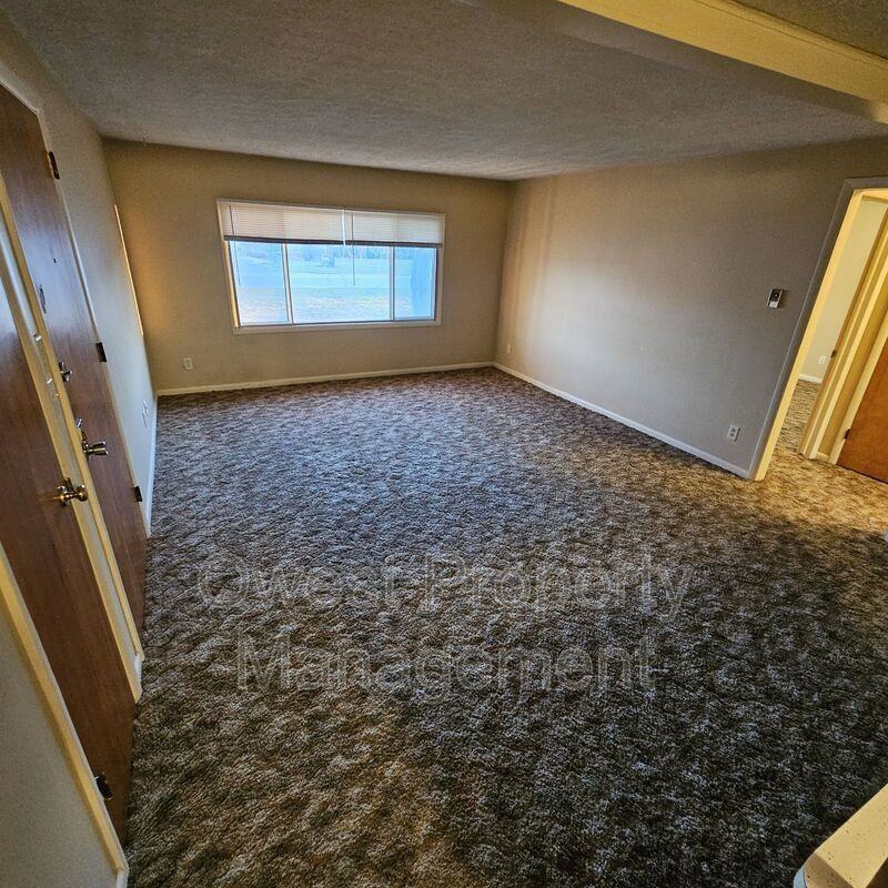 405 E Woodlawn Ave #5 - Photo 3 of 4