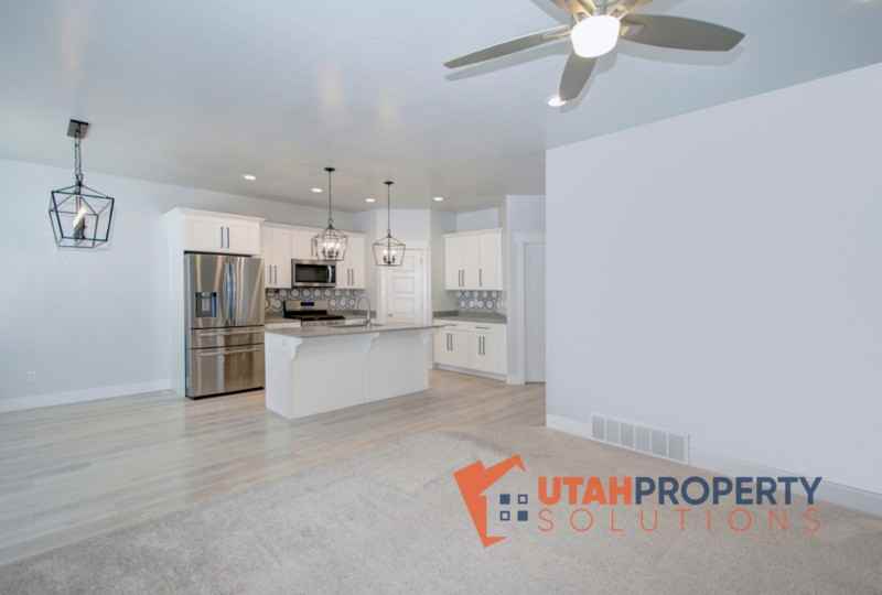 1734 West Newcastle Lane Saratoga Springs - Photo 3 of 32