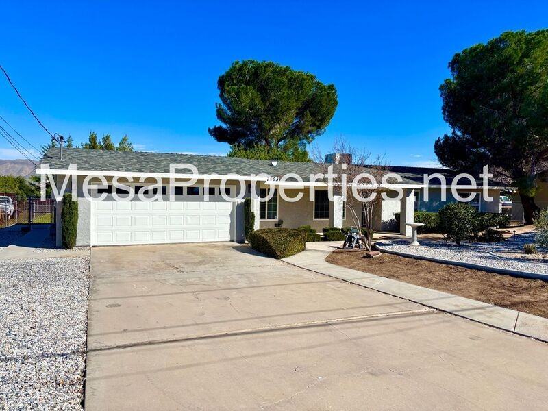 7095 Lyons Ave - Photo 3 of 35