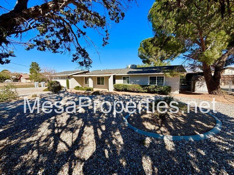 7095 Lyons Ave - Photo 6 of 35