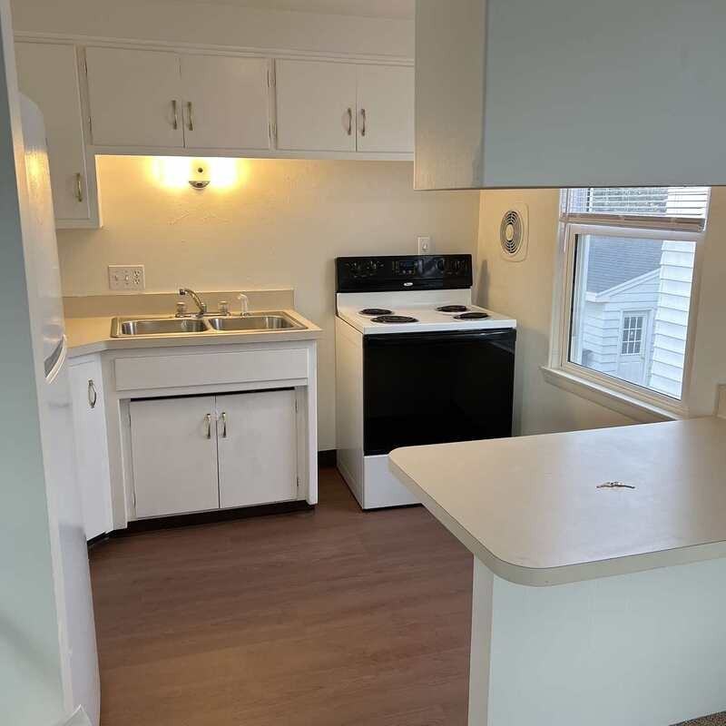 1095 Gillingham Rd - Photo 3 of 8