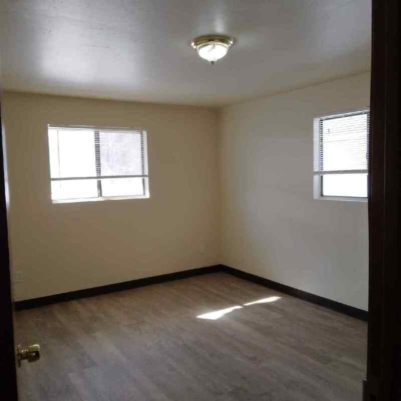 301 Leeland St - Photo 5 of 6