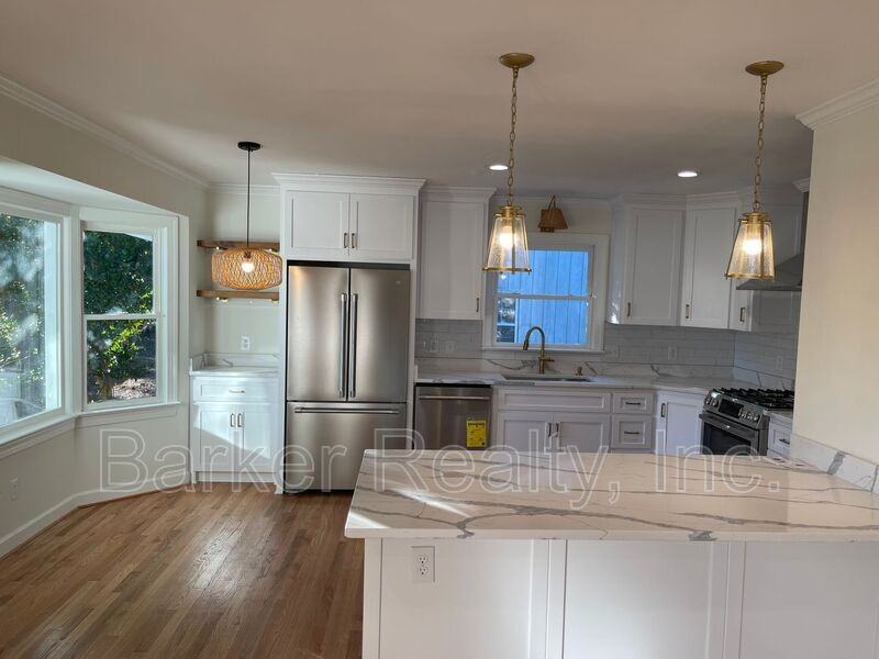 1008 Deerfield Rd - Photo 4 of 20