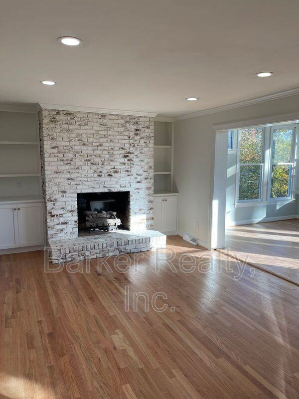 1008 Deerfield Rd - Photo 6 of 20