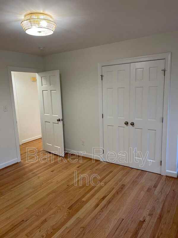 1008 Deerfield Rd - Photo 7 of 20