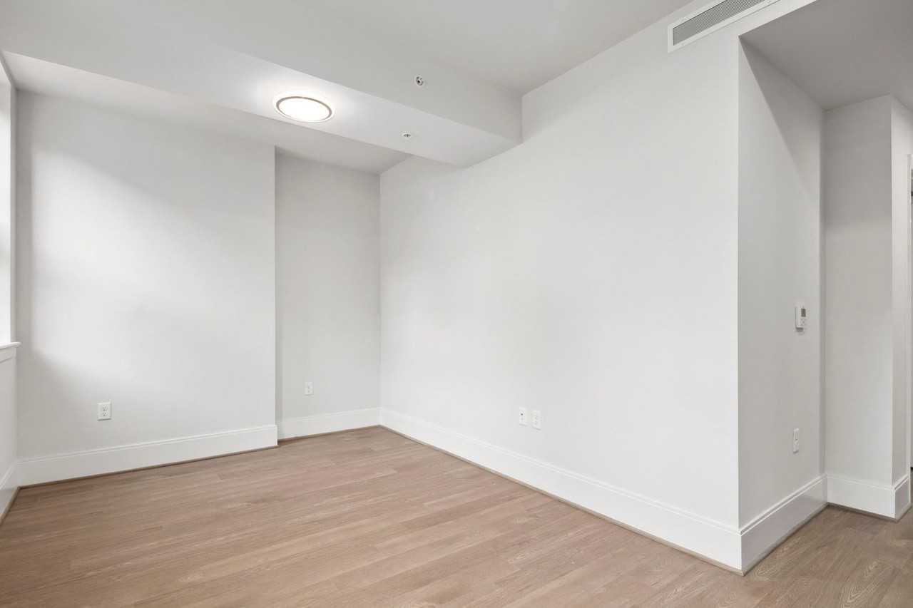 Weavers Row - Photo 6 of 50