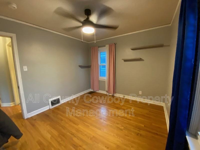 209 E 2nd Ave - Photo 7 of 14