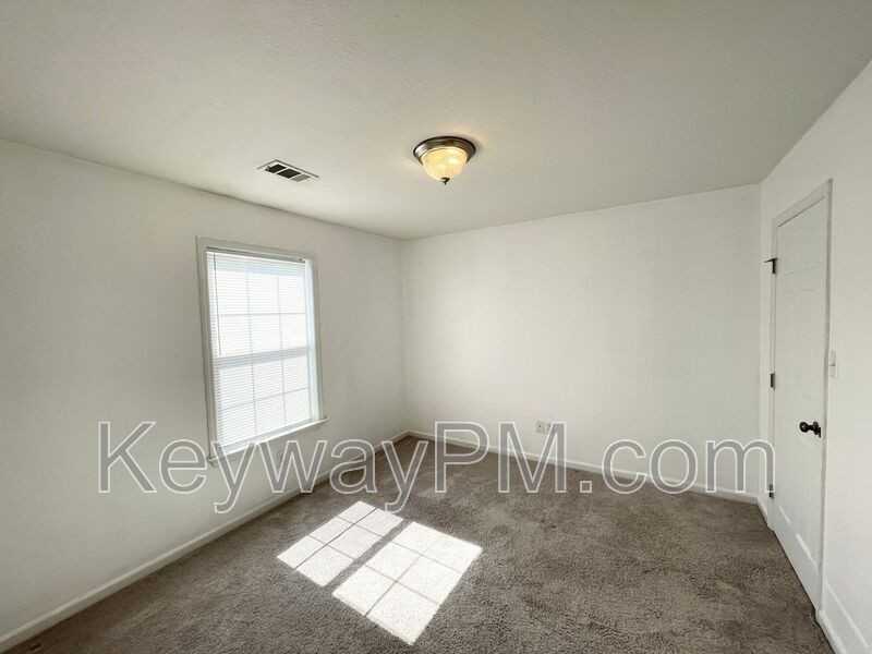 1721 Elizabeth St - Photo 4 of 12