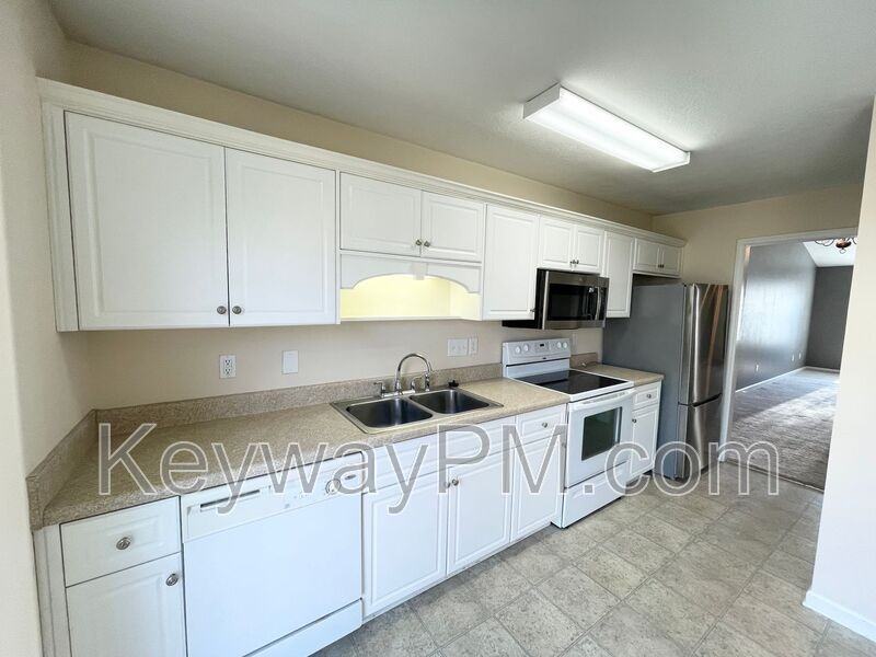 1721 Elizabeth St - Photo 6 of 12