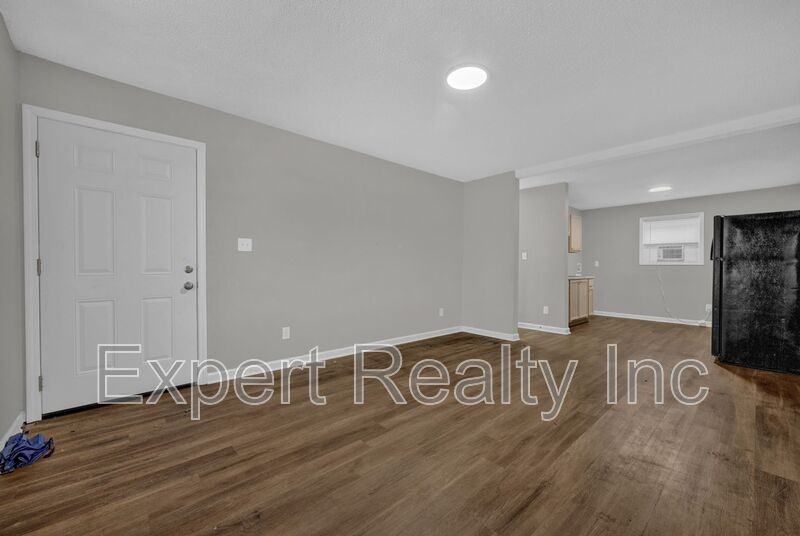 2400 19th St N #B - Photo 2 of 13