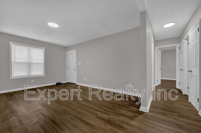 2400 19th St N #B - Photo 3 of 13