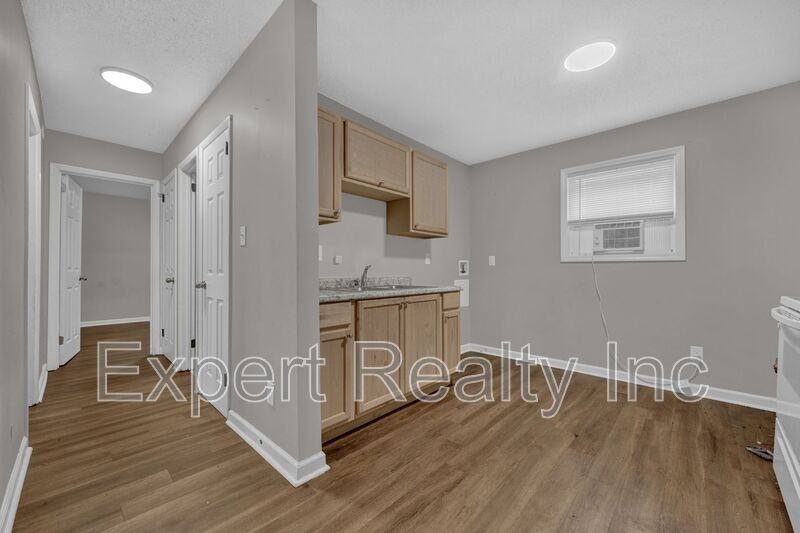 2400 19th St N #B - Photo 4 of 13