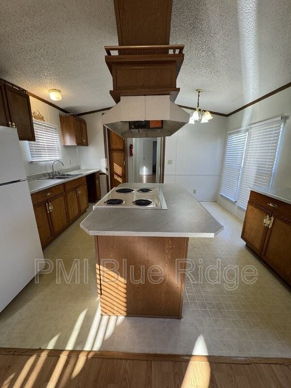 318 Friendly Cir - Photo 5 of 17