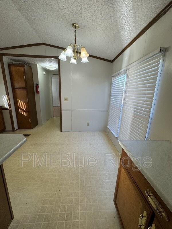 318 Friendly Cir - Photo 6 of 17