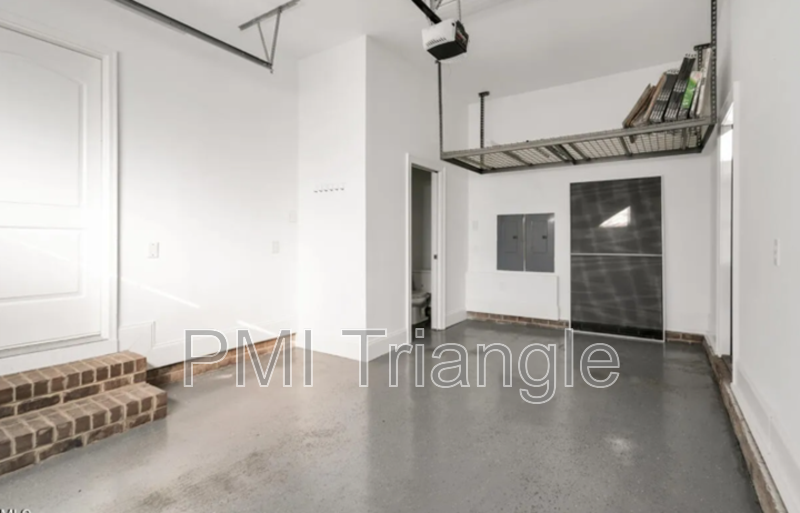 3705 Westbury Lake Dr - Photo 4 of 34