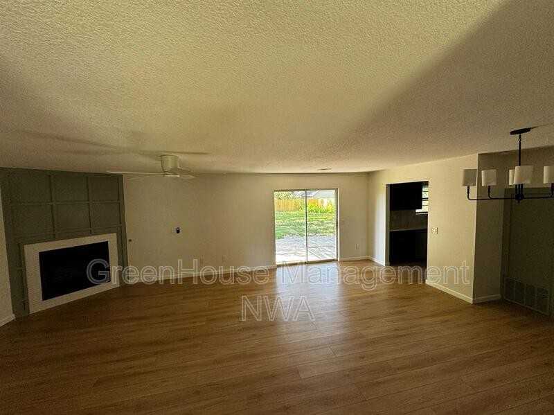 2202 Se 16th St - Photo 5 of 15