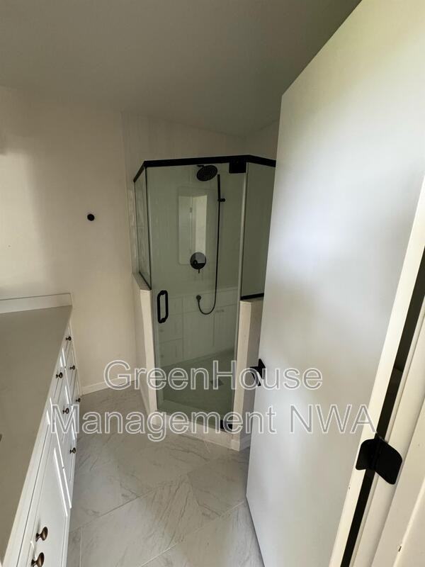 2202 Se 16th St - Photo 7 of 15