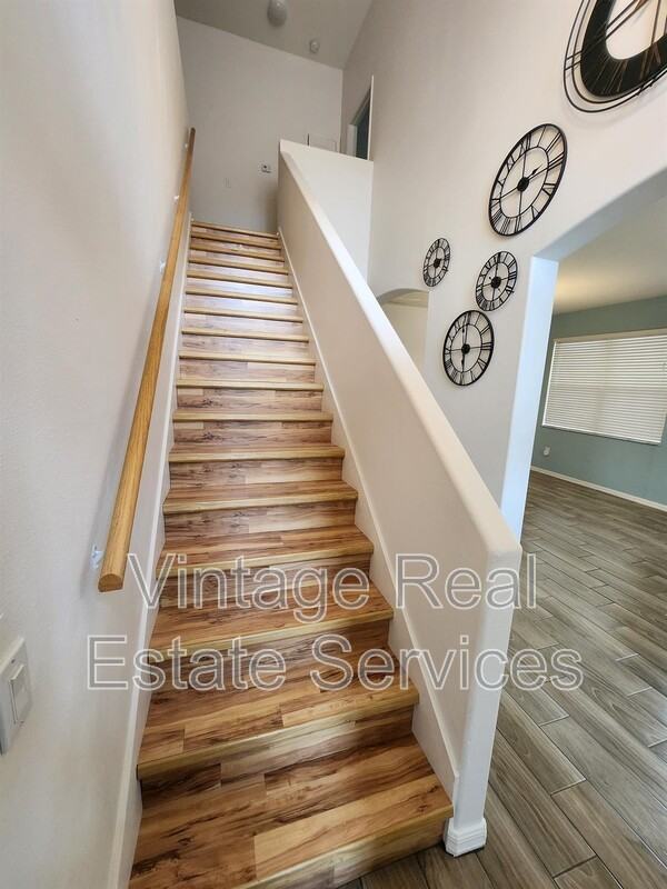 3913 Roswell Pl - Photo 3 of 32