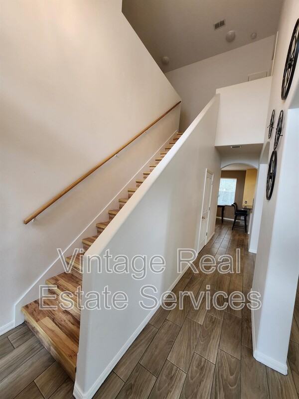 3913 Roswell Pl - Photo 4 of 32