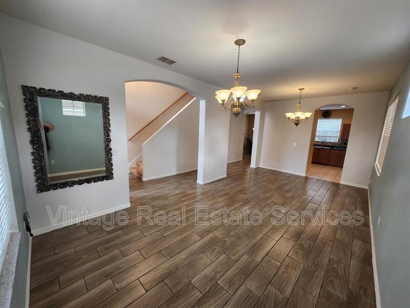 3913 Roswell Pl - Photo 6 of 32