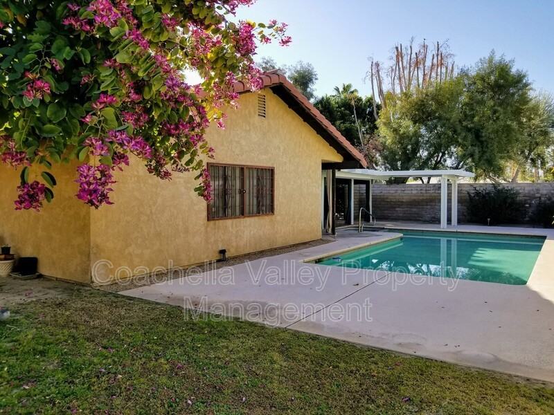 567 N Hermosa Dr - Photo 7 of 46